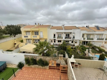 Moradia T4 para Venda em Albufeira e Olhos de Água