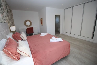Moradia T7 para Venda em Albufeira e Olhos de Água