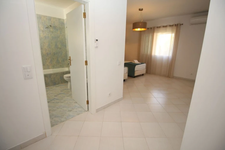Moradia T7 para Venda em Albufeira e Olhos de Água Foto 26