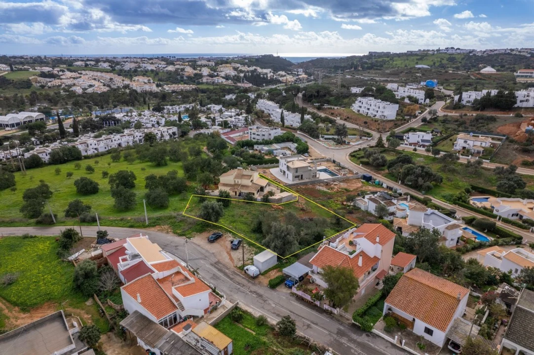 Terreno para Venda em Albufeira e Olhos de Água Foto 14