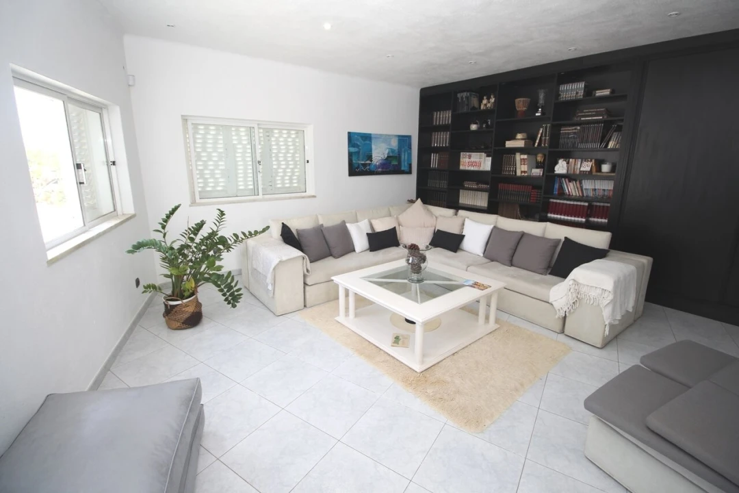 Moradia T5 para Venda em Guia Foto 6