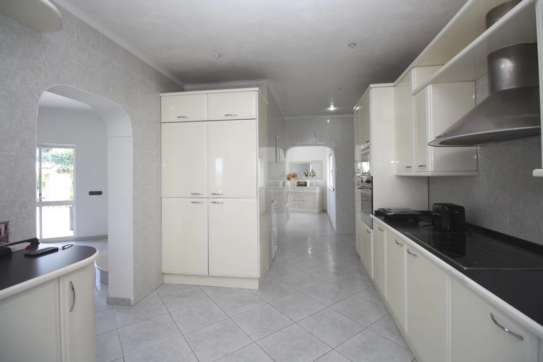 Moradia T5 para Venda em Guia Foto 9