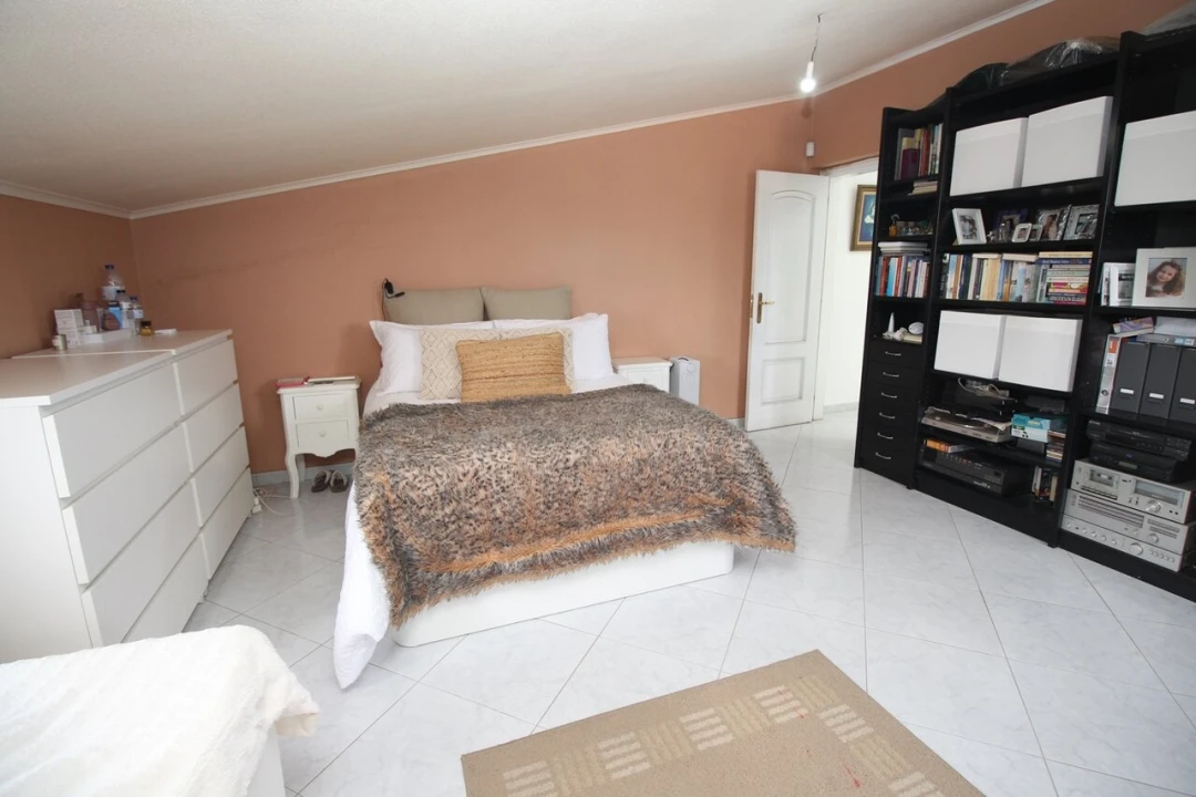 Moradia T5 para Venda em Guia Foto 18