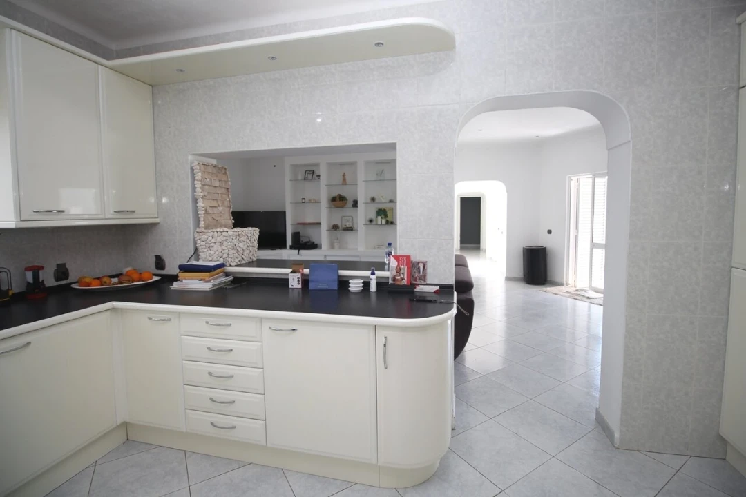 Moradia T5 para Venda em Guia Foto 34