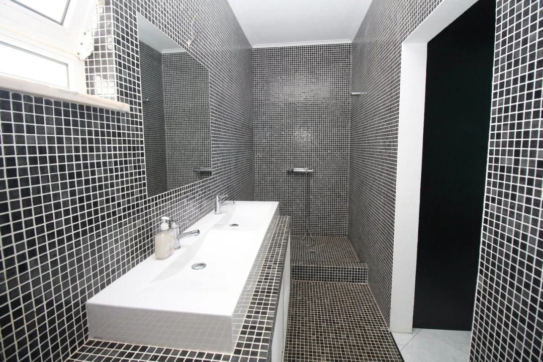 Moradia T5 para Venda em Guia Foto 42