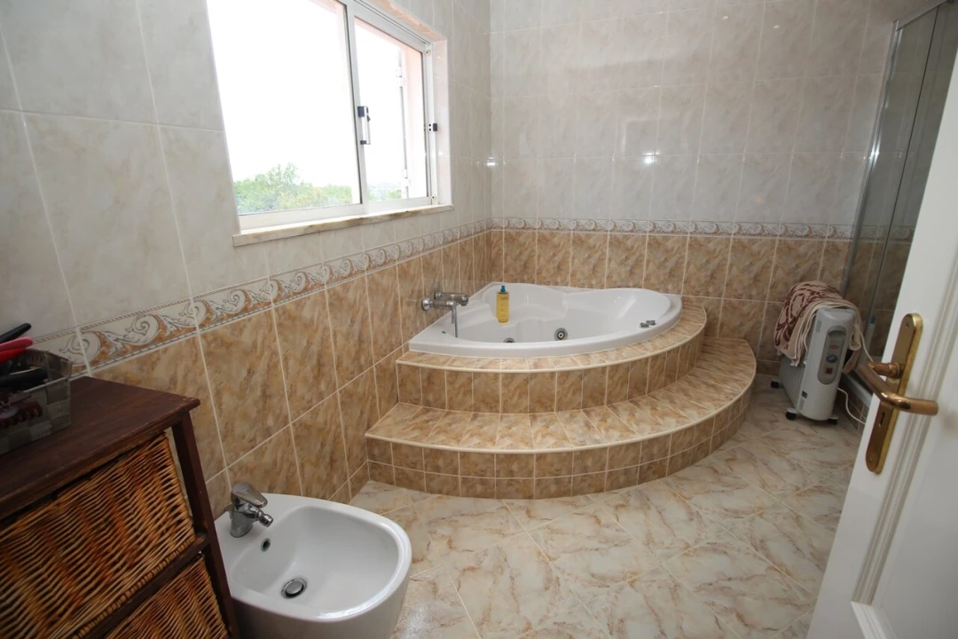 Moradia T5 para Venda em Guia Foto 48