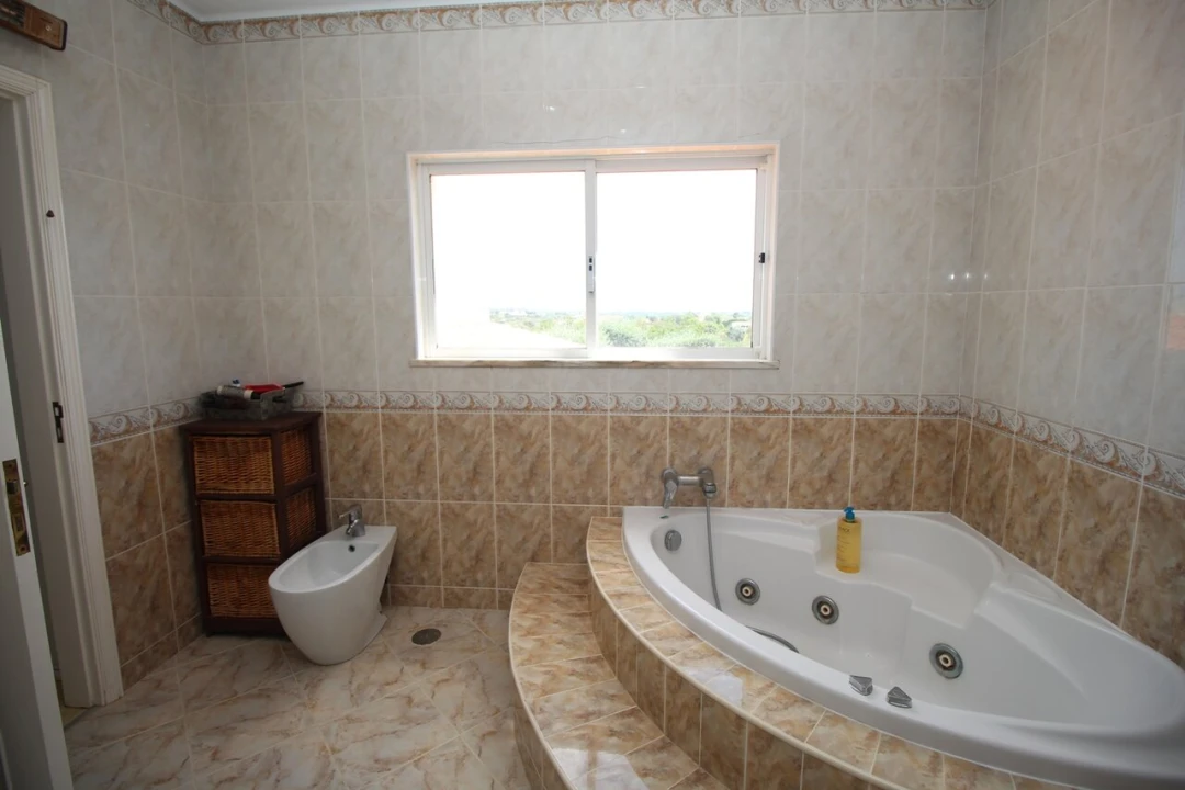 Moradia T5 para Venda em Guia Foto 49