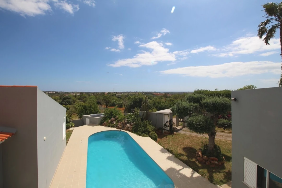 Moradia T5 para Venda em Guia Foto 52