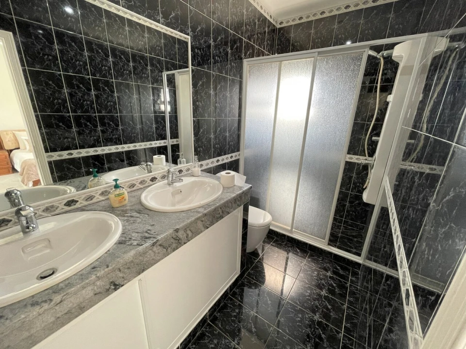 Moradia T5 para Venda em Guia Foto 55