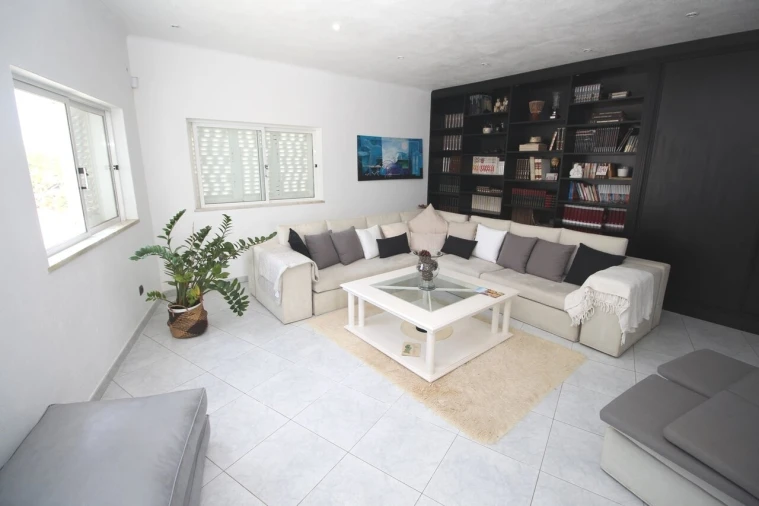 Moradia T5 para Venda em Guia Foto 6