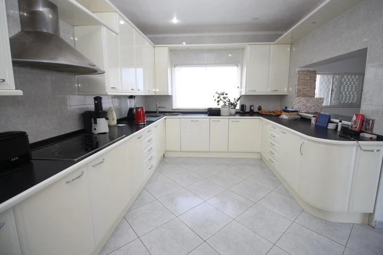 Moradia T5 para Venda em Guia Foto 32