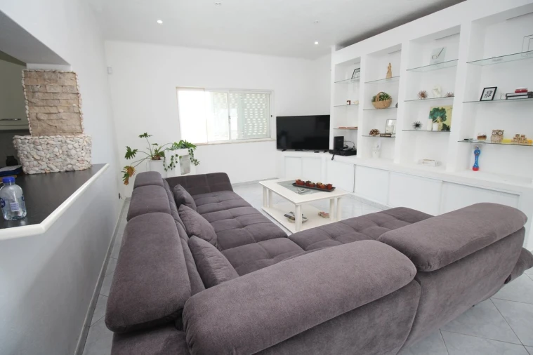 Moradia T5 para Venda em Guia Foto 11