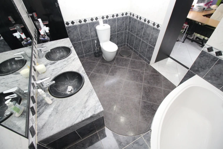 Moradia T5 para Venda em Guia Foto 15