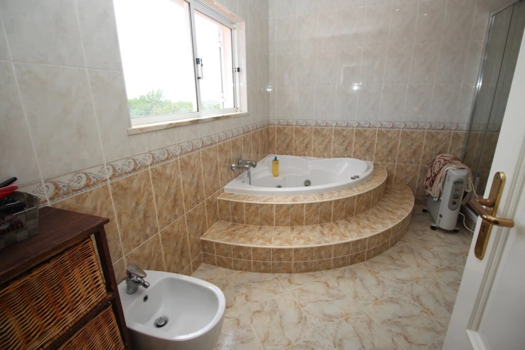 Moradia T5 para Venda em Guia Foto 48