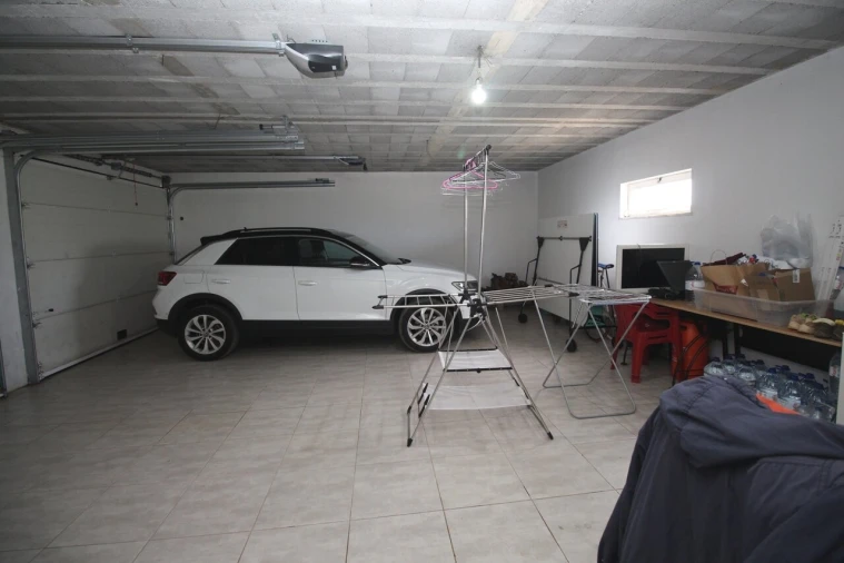 Moradia T5 para Venda em Guia Foto 53