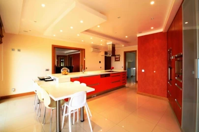 Moradia T5 para Venda em Albufeira e Olhos de Água