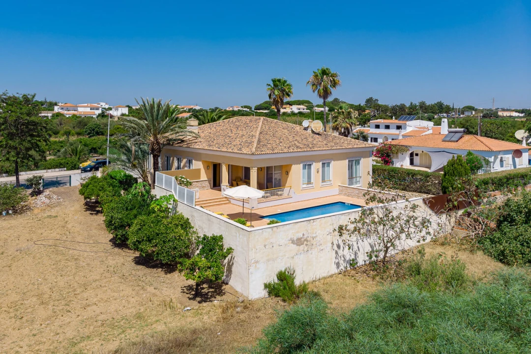 Moradia T4 para Venda em Albufeira e Olhos de Água Foto 15