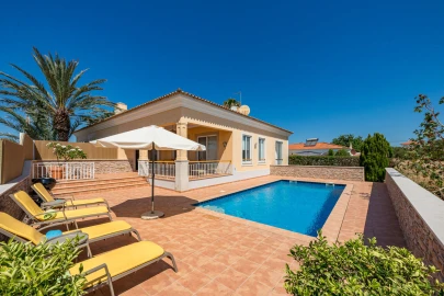Moradia T4 para Venda em Albufeira e Olhos de Água