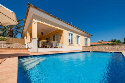 Moradia T4 para Venda em Albufeira e Olhos de Água