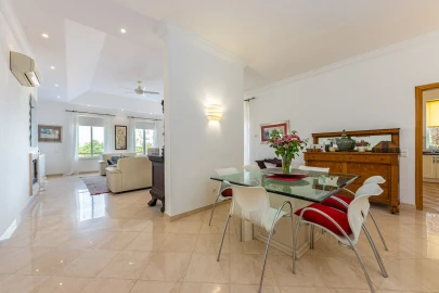 Moradia T4 para Venda em Albufeira e Olhos de Água