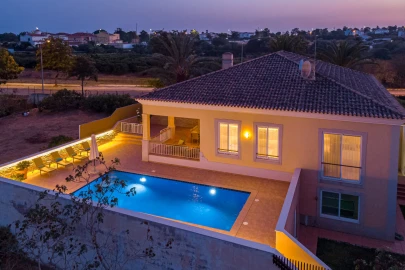 Moradia T4 para Venda em Albufeira e Olhos de Água