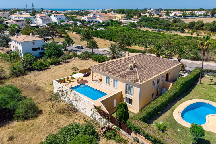 Moradia T4 para Venda em Albufeira e Olhos de Água Foto 18