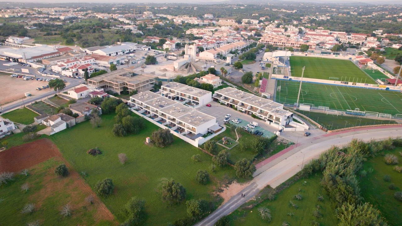 Moradia T3 para Venda em Ferreiras Foto 4