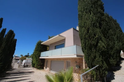 Moradia T4 para Venda em Albufeira e Olhos de Água