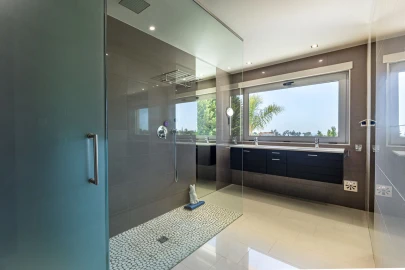 Moradia T4 para Venda em Albufeira e Olhos de Água