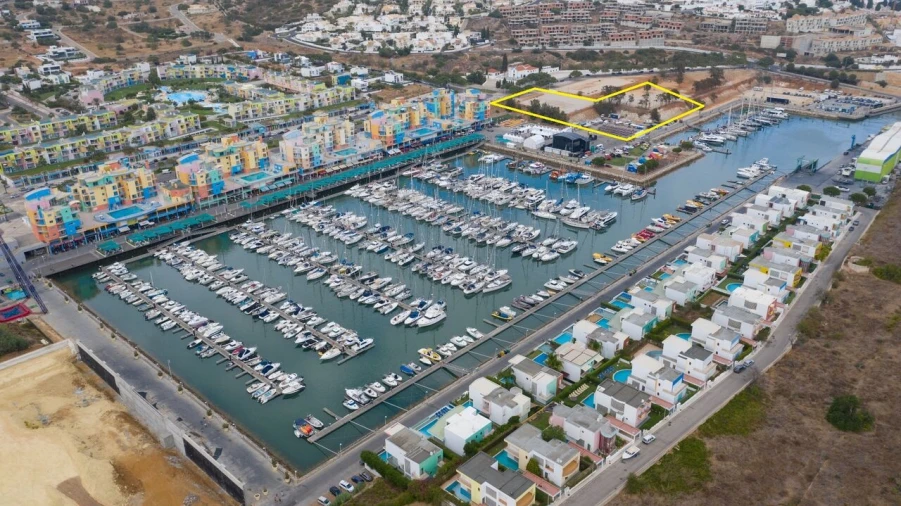 Terreno para Venda em Albufeira e Olhos de Água