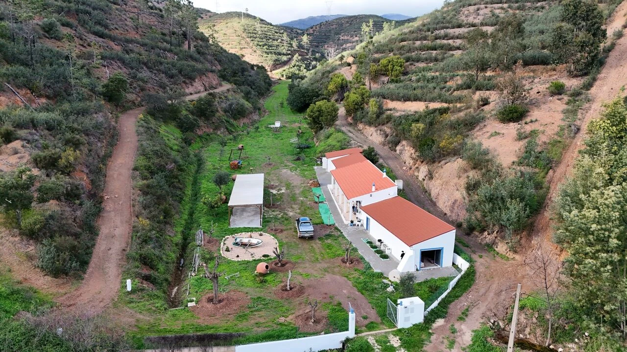 Quinta T2 para Venda em Alferce Foto 37