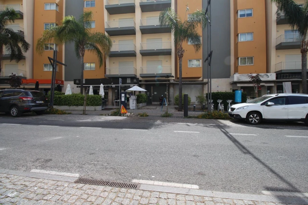 Loja para Venda em Quarteira Foto 1