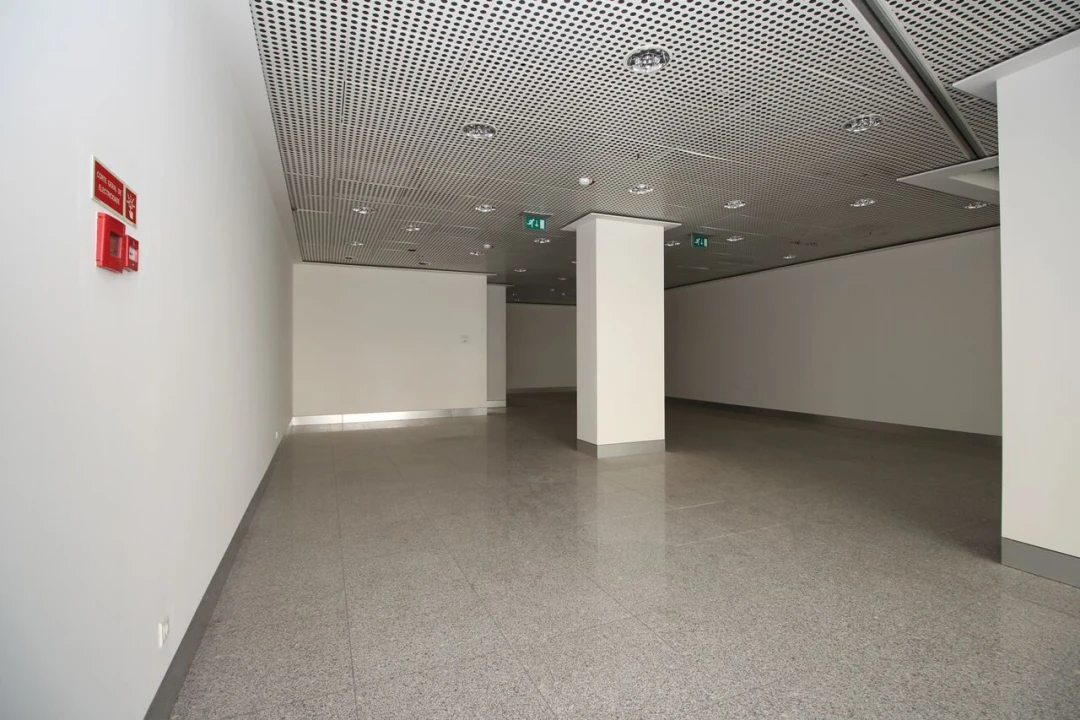 Loja para Venda em Quarteira Foto 9