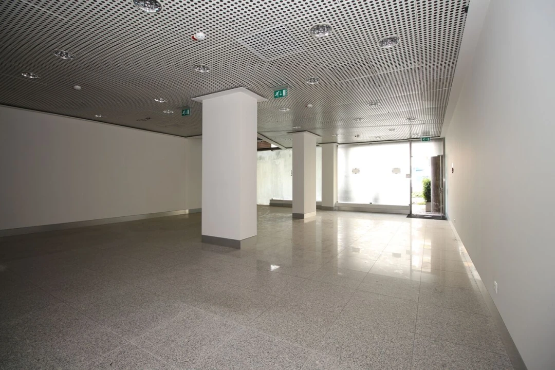 Loja para Venda em Quarteira Foto 6