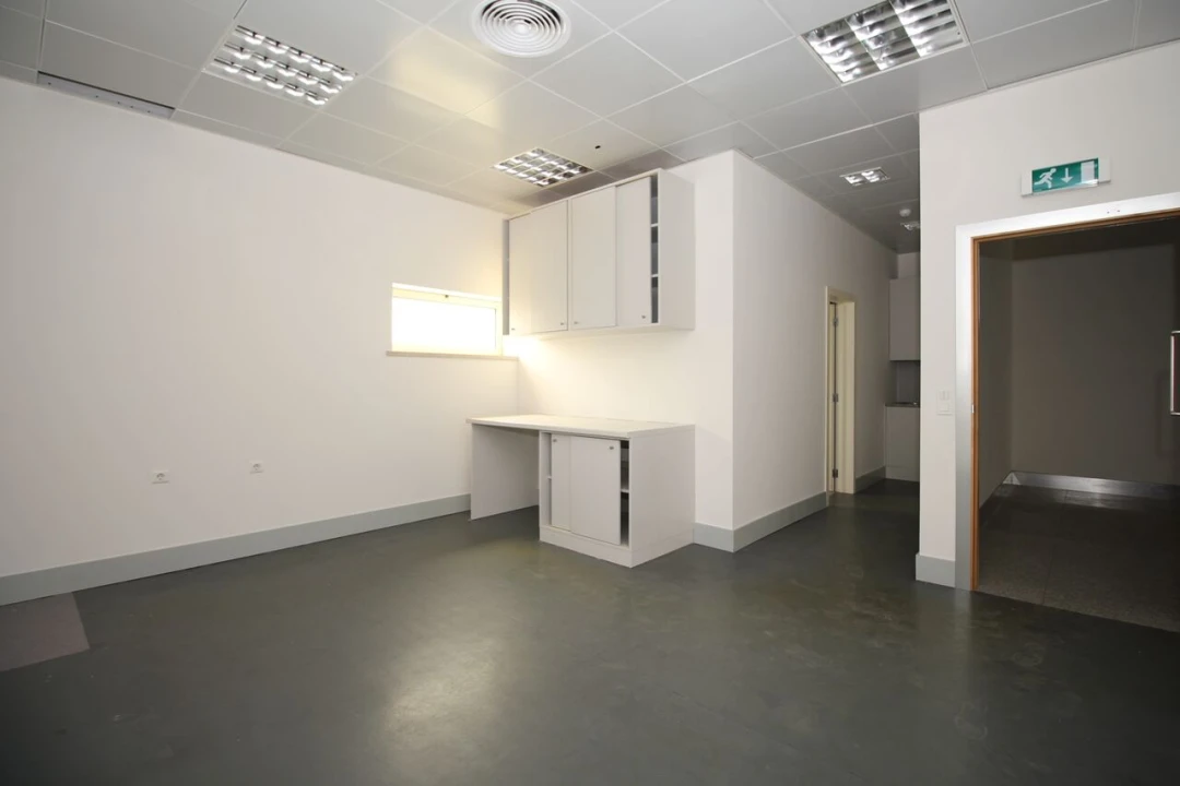 Loja para Venda em Quarteira Foto 10