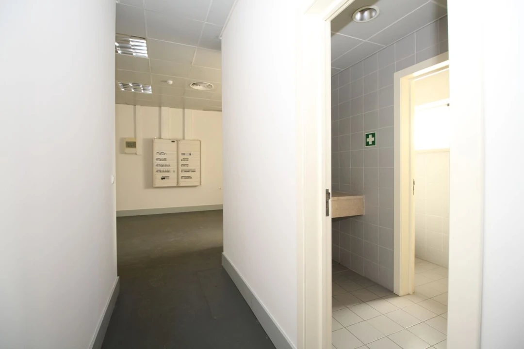 Loja para Venda em Quarteira Foto 13