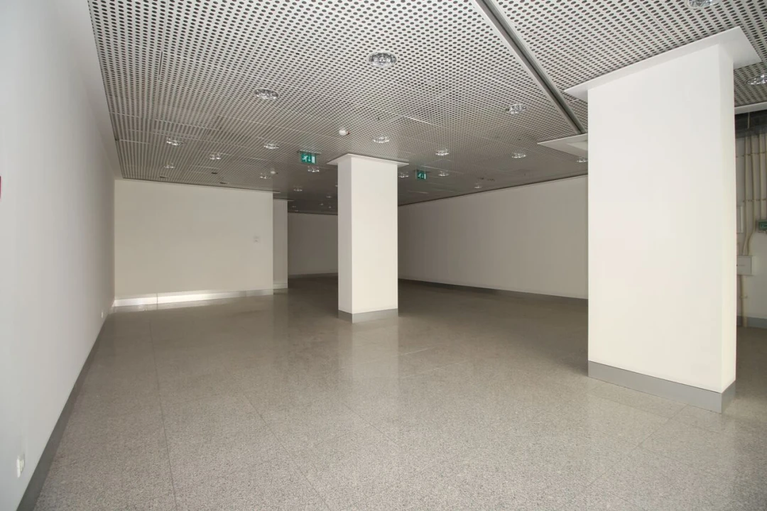 Loja para Venda em Quarteira Foto 23