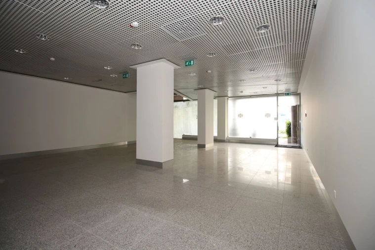 Loja para Venda em Quarteira Foto 6