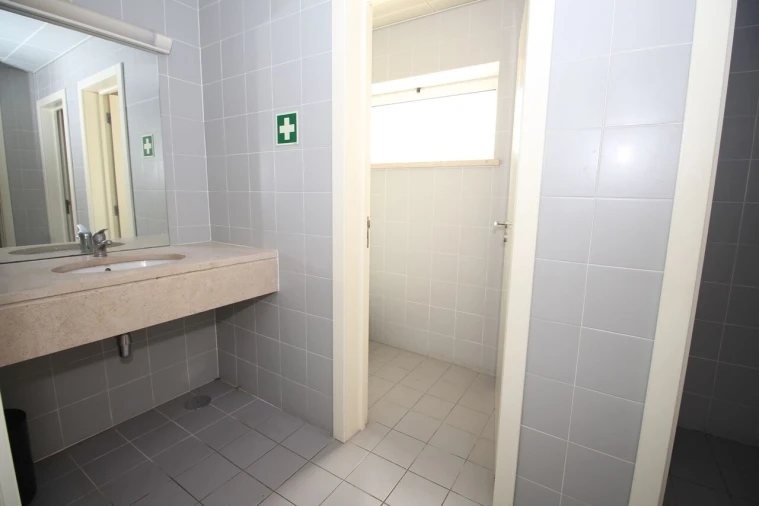 Loja para Venda em Quarteira Foto 14