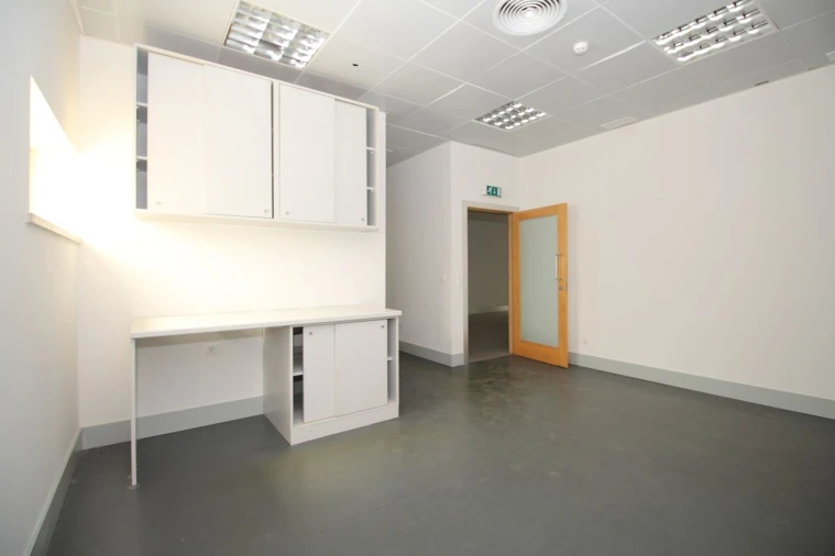 Loja para Venda em Quarteira Foto 17