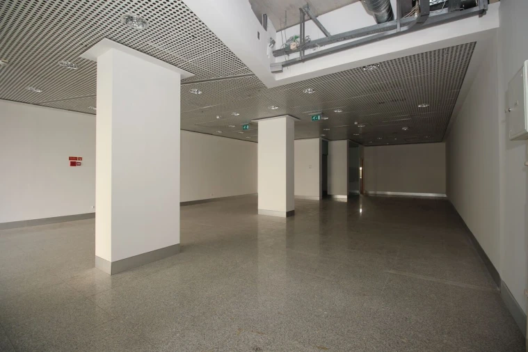 Loja para Venda em Quarteira Foto 21