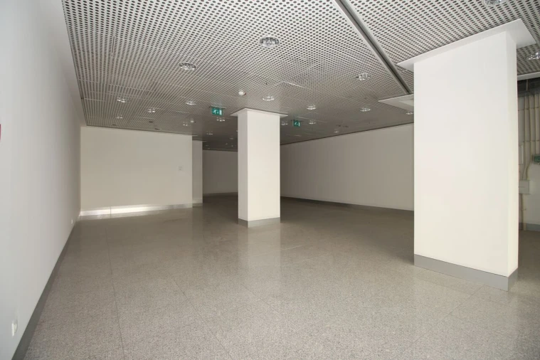 Loja para Venda em Quarteira Foto 23