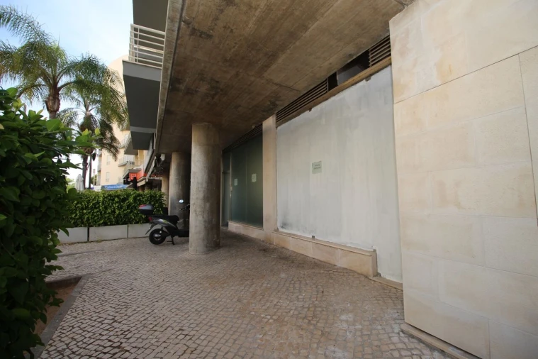 Loja para Venda em Quarteira Foto 3