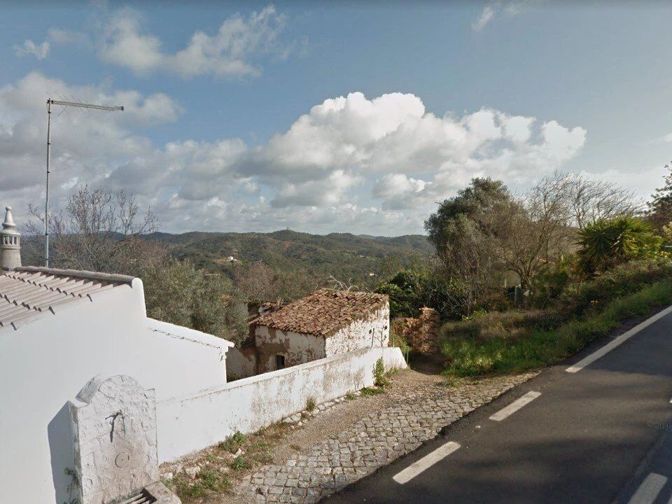 Moradia T1 para Venda em Alte Foto 23