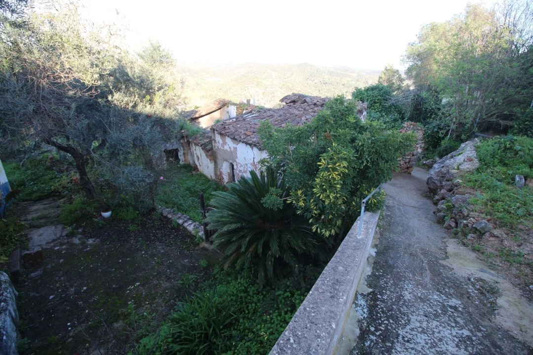 Moradia T1 para Venda em Alte Foto 3