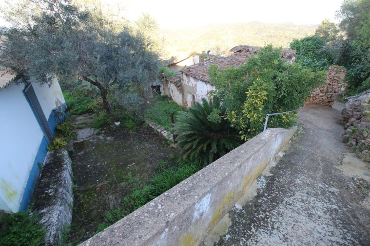 Moradia T1 para Venda em Alte Foto 2