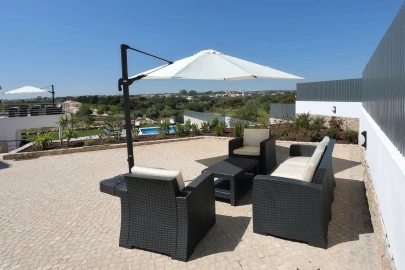 Moradia T10 para Venda em Albufeira e Olhos de Água