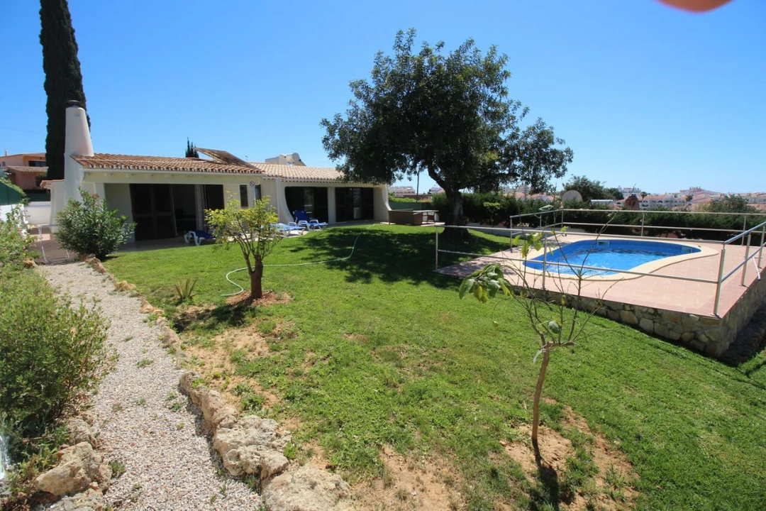 Moradia T4 para Venda em Albufeira e Olhos de Água Foto 10