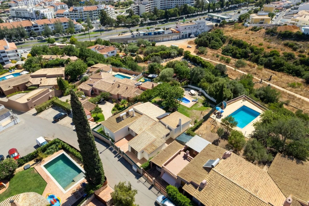 Moradia T4 para Venda em Albufeira e Olhos de Água Foto 6