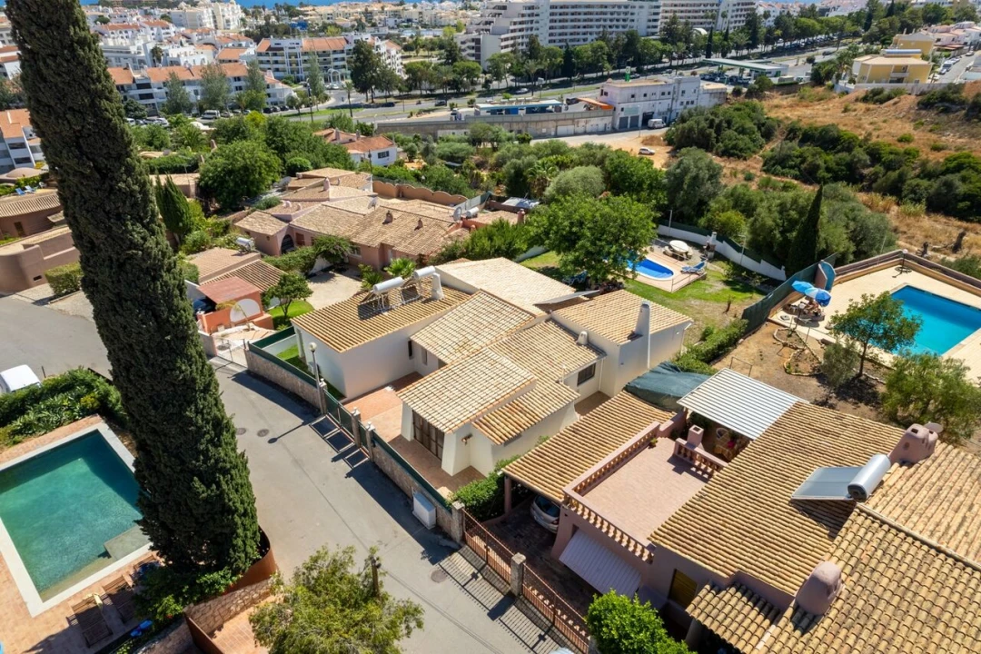 Moradia T4 para Venda em Albufeira e Olhos de Água Foto 3
